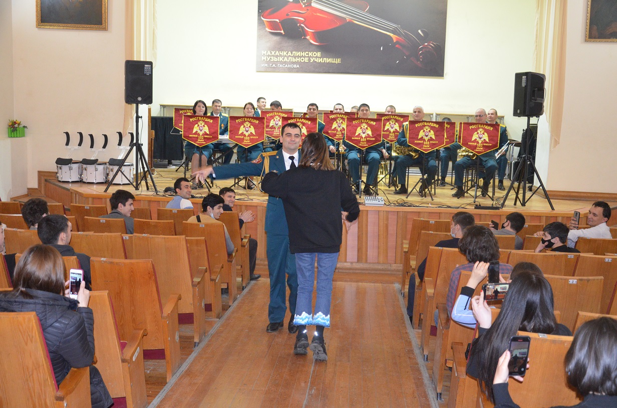 Праздничный концерт военного оркестра